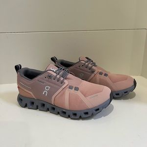 On Cloud tennis shoes- New! Only tried on.